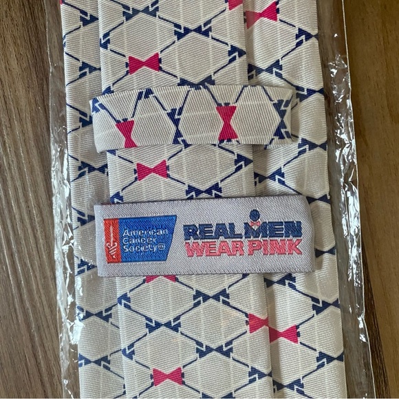 Real Men Wear Pink Breast Cancer Tie NWT - Picture 3 of 3